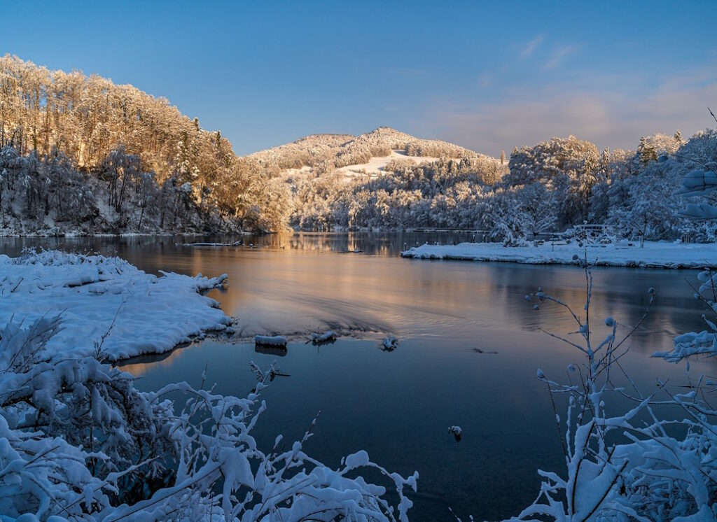 gefrohrenes_gewaessen_wo_angle_ich_am_besten_im_winter